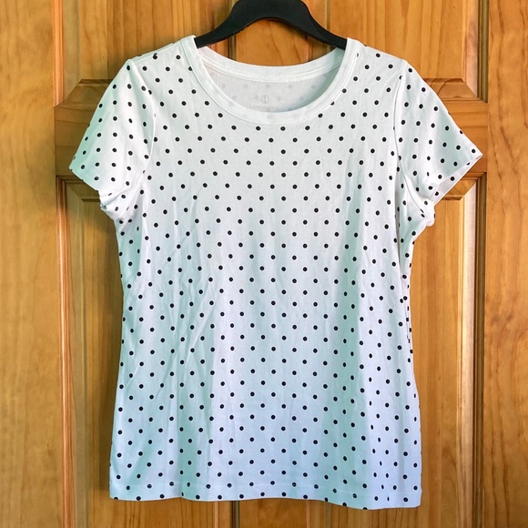 Lands’ End women’s size medium gently used polka dotted short sleeved top - Picture 1 of 4